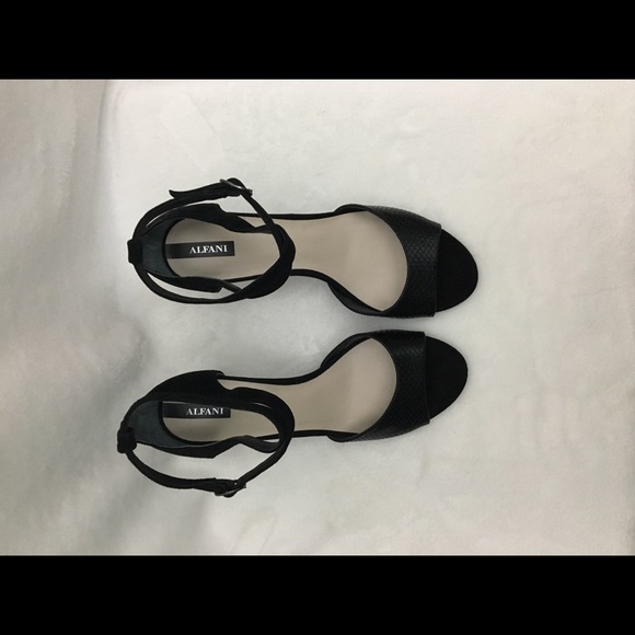 4/ $25. Alfani Black Galeah Sandals. Size 7M. - Picture 3 of 5
